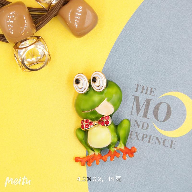 Creative Enamel Female Suit Frog Animal Pin Brooch Fashion Woman School Bag Brooches Accessories