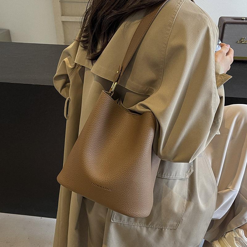 Commuter Bucket Bag Women's New Large-capacity Simple Shoulder Bag Fashionable High-end Messenger Bag