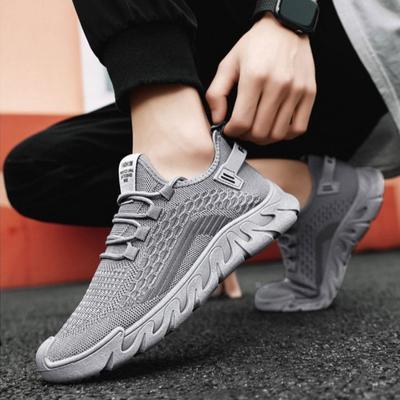 Heren schoenen zomer vlieg-geweven mesh schoenen modieuze ademende sportschoenen zachte zool lichtgewicht student hardloopschoenen