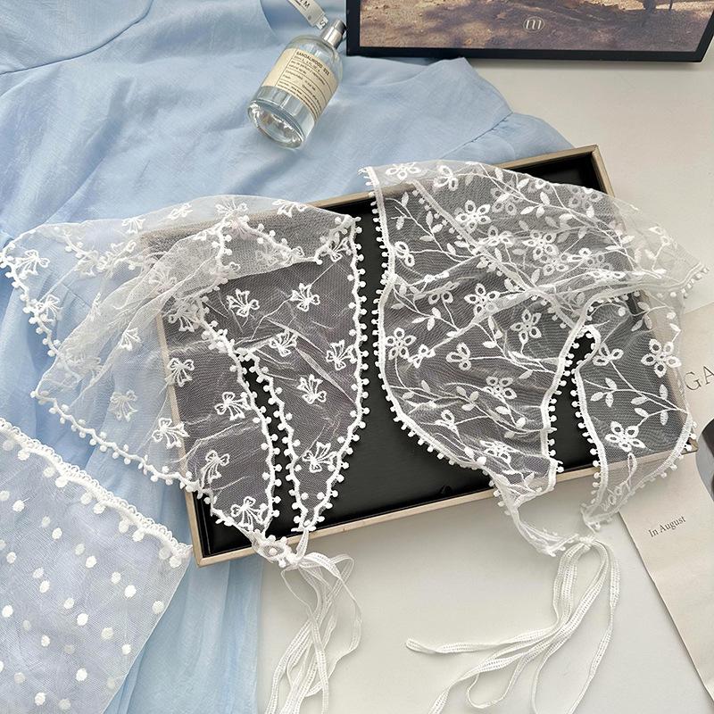 Retro Lace Scarf Hollow Triangle Neck Scarf for Women Girls Embroidered Lace Wrap Hair Wrap Floral Crochet Hair Bandanas