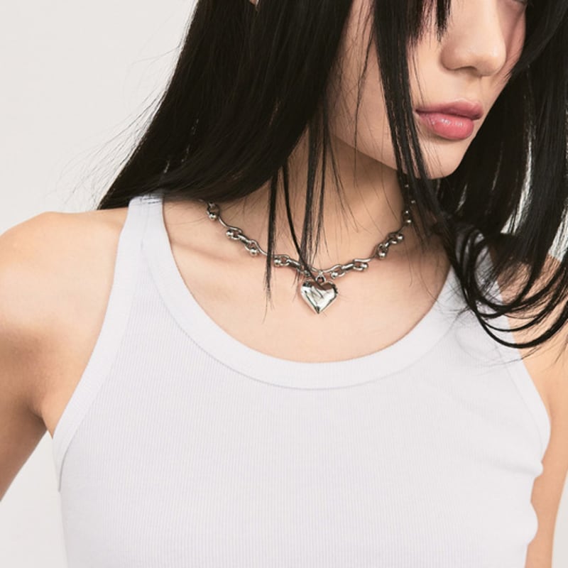 SIS A Bold Chain Heart Necklace
