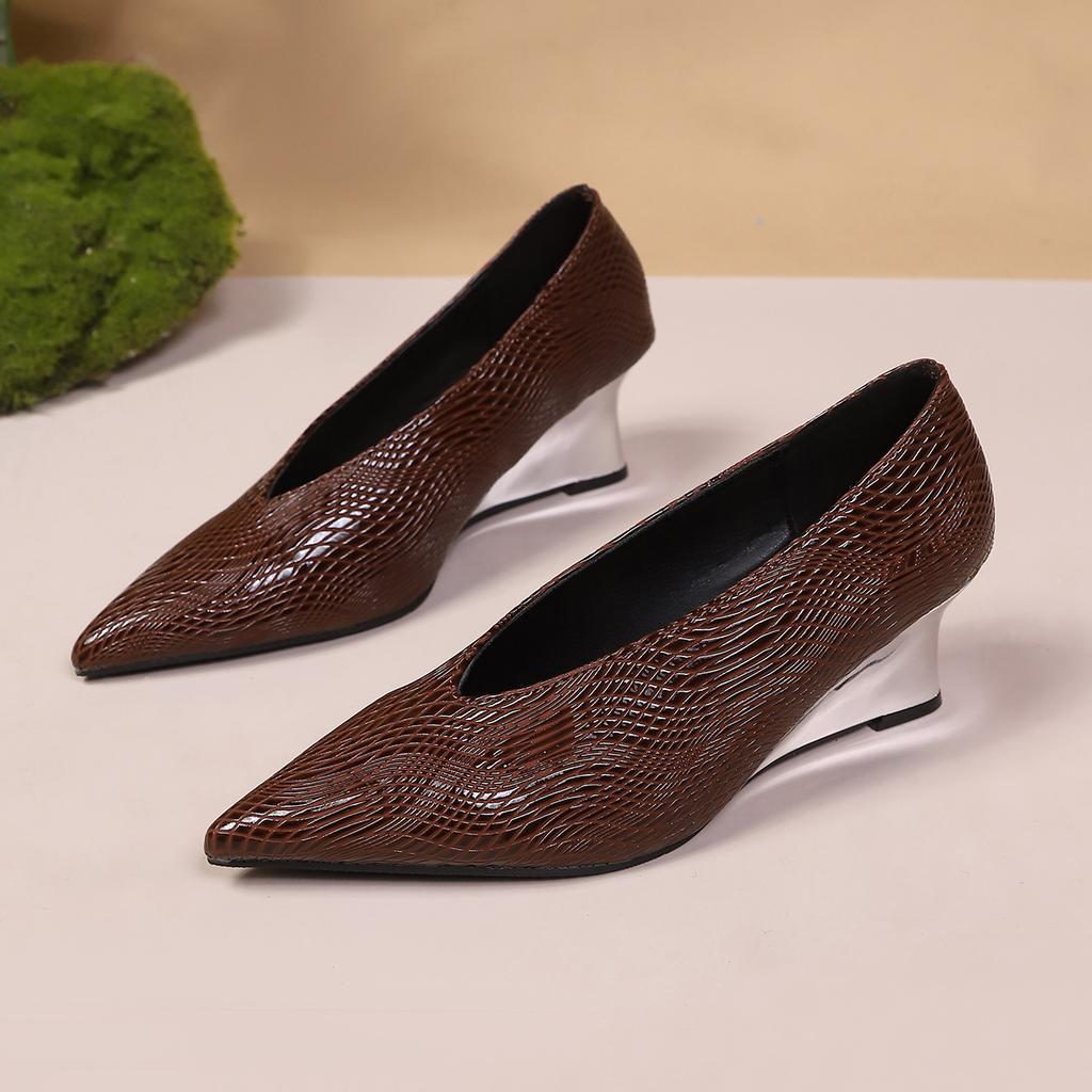 New Retro High Heels Women's Thin Heel Temperament Design Versatile Pointed French 7cm Wedge Heel Women's Shoes