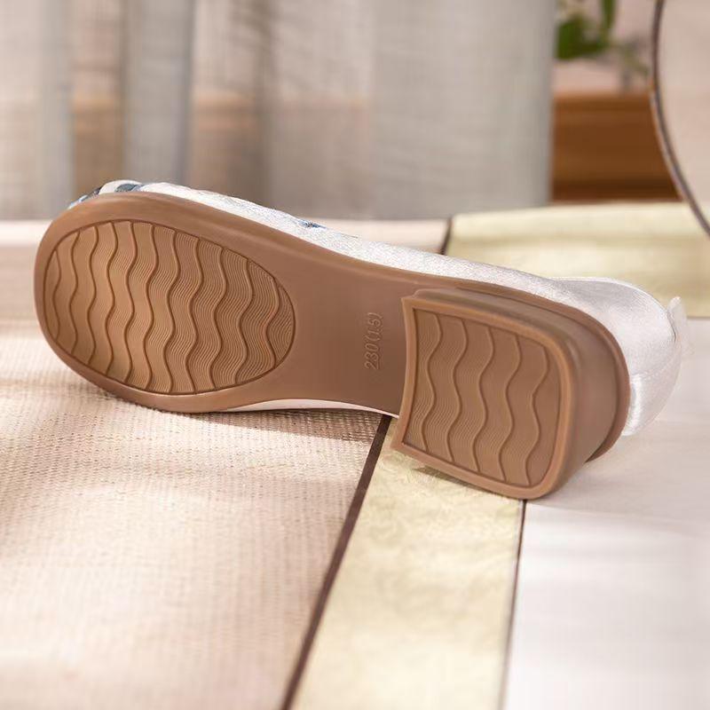 Women's Block Heel Embroidered Shoes Spring Autumn New Loose Round Toe Ethnic Style Cheongsam Shoes Kitten Heels Casual Shoes