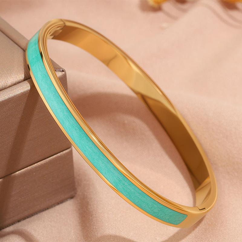 Hot-selling titanium steel bracelet, girls' high-end sense of fashion, popular light luxury in Europe and the United States, Gypsy star love diamond