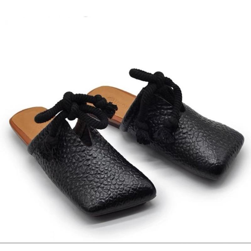 Neue, luxuriöse, flache Hausschuhe mit eckiger Spitze für Damen – Designer-Mules, modische Freizeitsandalen, Sommer-Slingback-Flip-Flops
