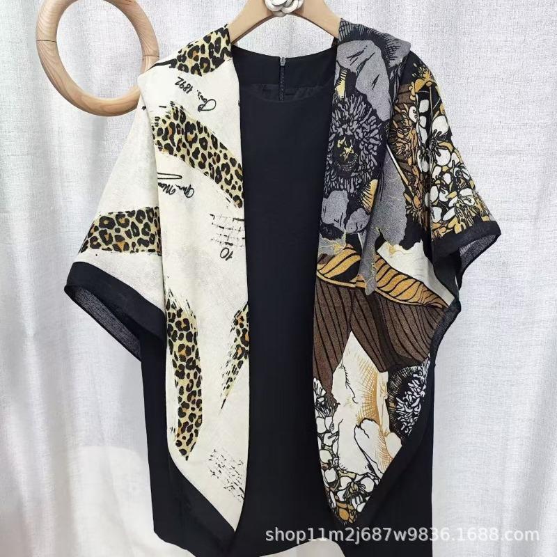 Classic Chain Decor Printed Women S Elegant Versatile Fashion Square Scarf