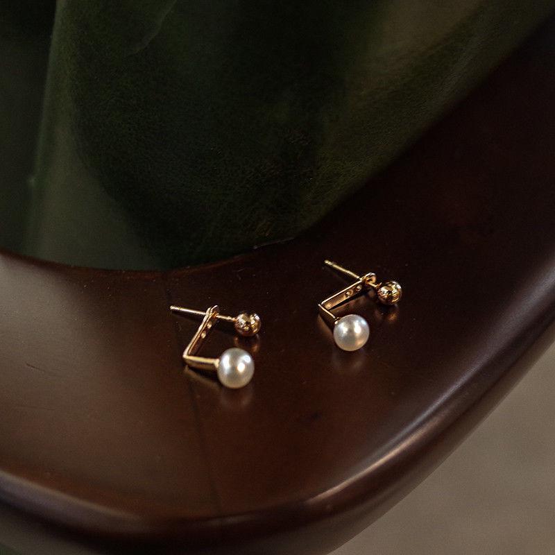 Elegant 2023 Trendy Niche Design Women's Earrings: Simple, Cold Style Ear Studs, Perfect for Girlfriends