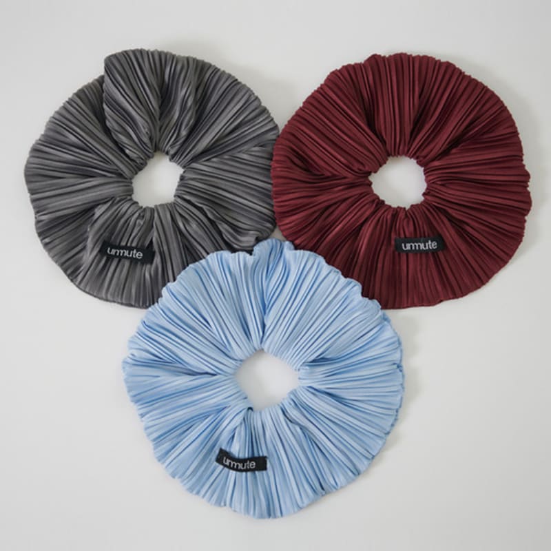 UNMUTE PLEATED BIG SCRUNCHIE_SKY BLUE