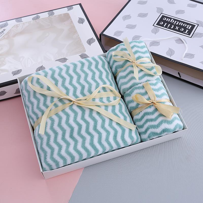 

Подарочная коробка для полотенец Случайный подарок Гравированная и вышитая надпись Открытие День рождения Свадьба Подарок на день рождения 1 towel + 1 bath towel [gift box]