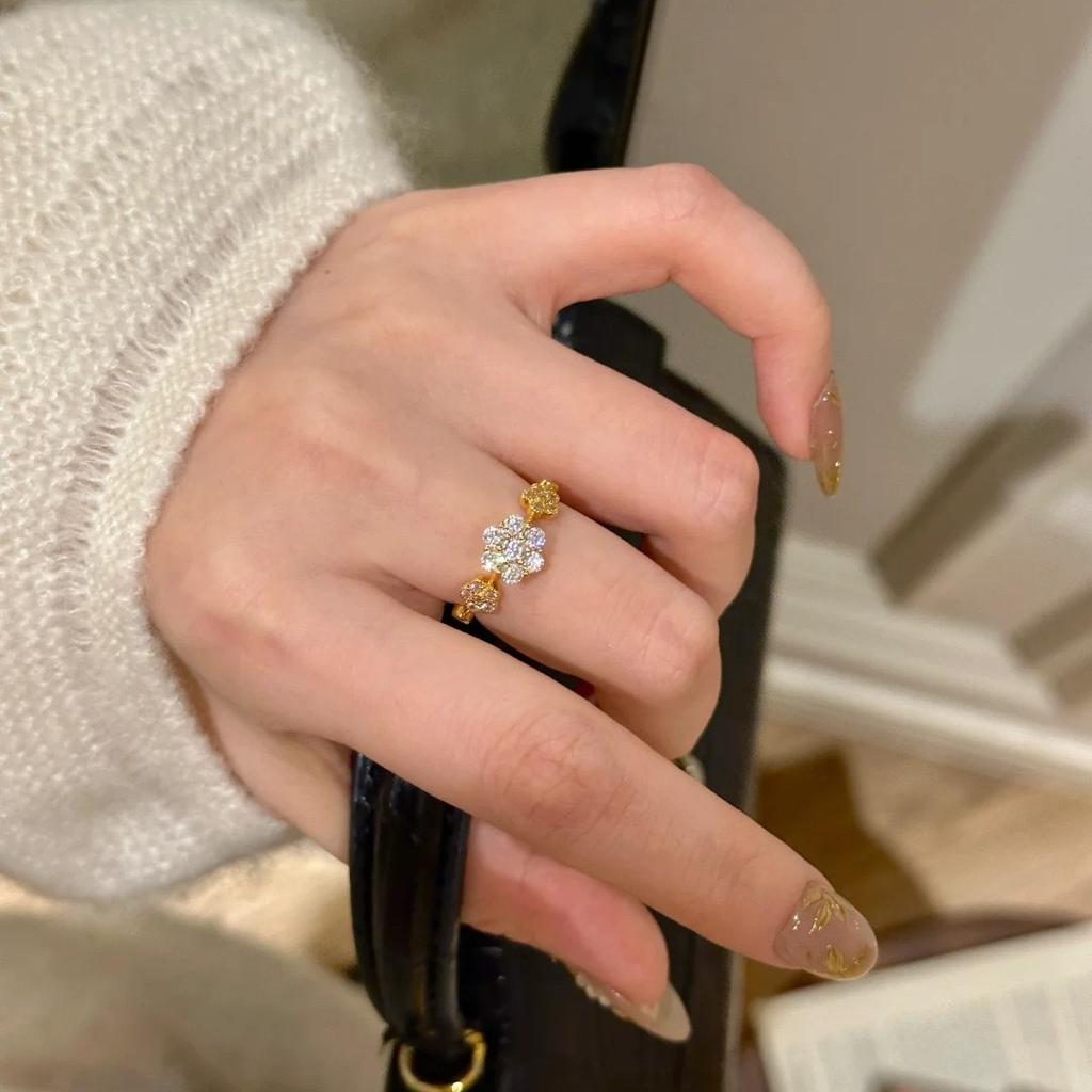 2026 Light Luxury Retro Halskette Explosives Kleeblatt Diamant Funkelnde Schneeflocke Ring