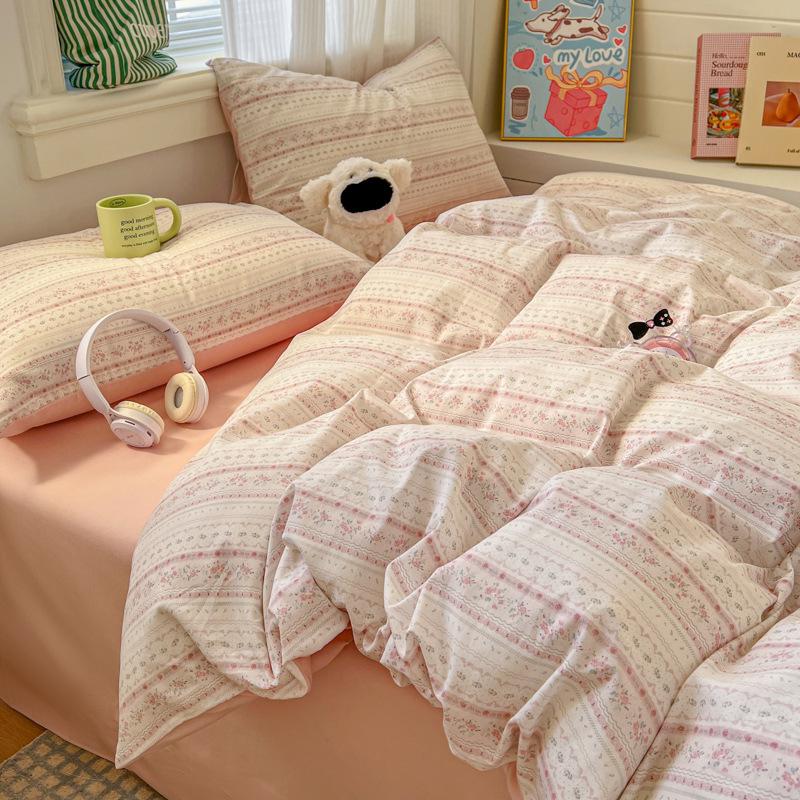 Cotton Four-Piece Bedding Set - Student Dormitory Version A: 100% Xinjiang Cotton, Version B: Traditional Water-Washed Sheets & Duvet Covers.
