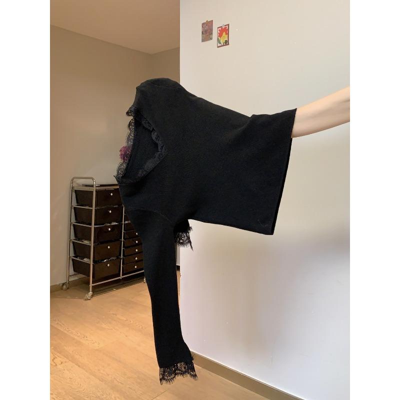 Be careful with the collar, flared sleeve, bottomed shirt, top, women's autumn and winter lace splicing, and pure desire wind knitted sweater inside.