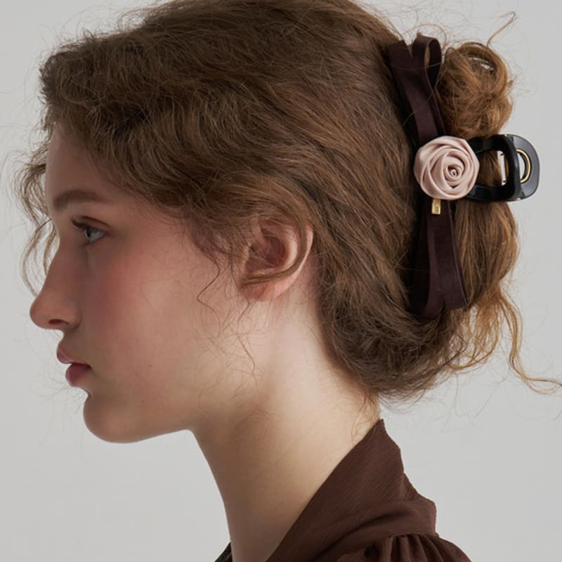 

Jean Paul Clarisse Rose Strap Clip JP-25-107CC ivory