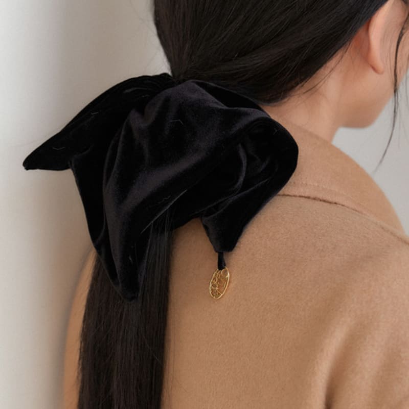OVLA Square Velvet Signature Drop scrunchie_HS026