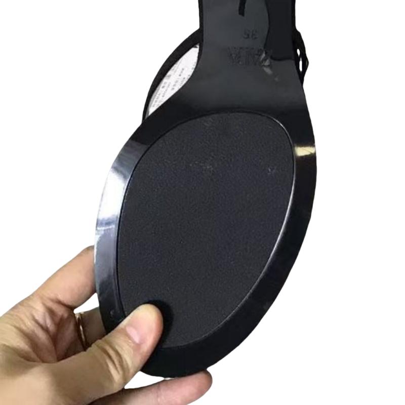 Fashion New Summer Comfortable Women Sandals Black Metal Decorative Women Sandals Outerwear Fashion Casual Open Toe Thin Heels Slippers