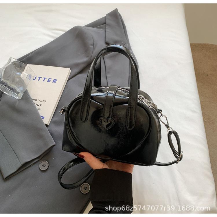 Niche Design Love Shell Bag Women's 2025 Spring and Summer New Soft Leather Fashion Handbag Messenger Small Bag