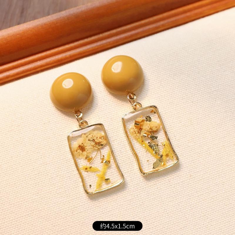 

Ретро контрастные серьги с сухоцветами, пасторальные серьги-пусеты с бессмертником, нишевые серьги высокого класса в стиле для отпуска, женские