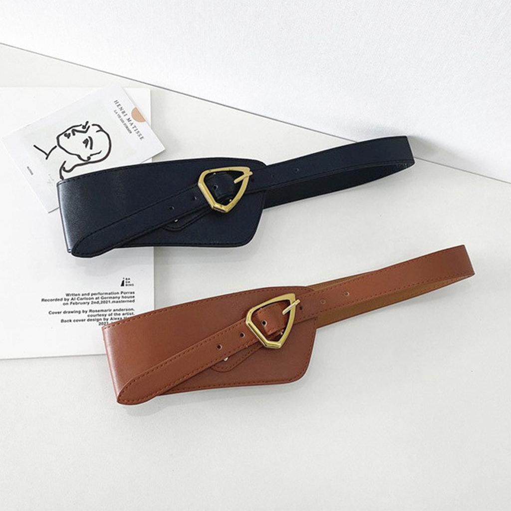 The Wide Belt Of The Woman Is Decorated With A Suit Jacket And Jacket Accessories In Black Color, Which Is Fashionable And Versatile.