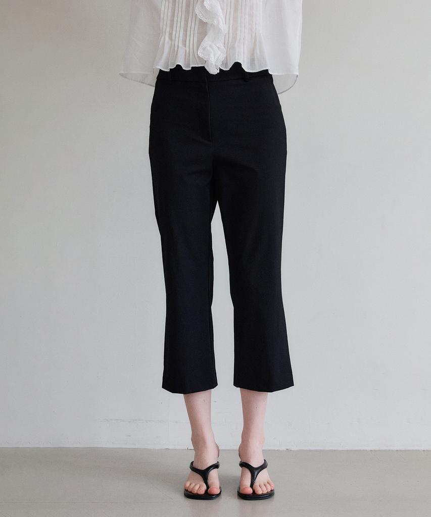 THEELO Slim Fit Nylon Capri Pants (Black)