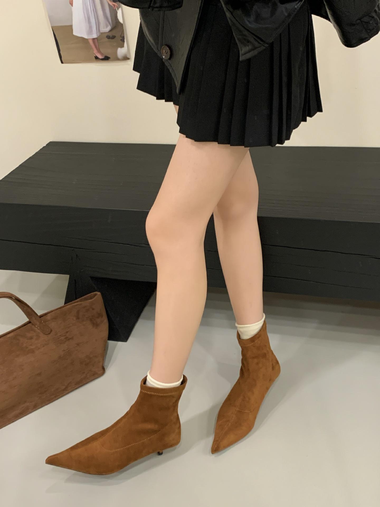 

2025 осень и зима новая мода короткие сапоги женские острый носок низкий каблук замша простой темперамент тонкие короткие сапоги 39 жёлтый