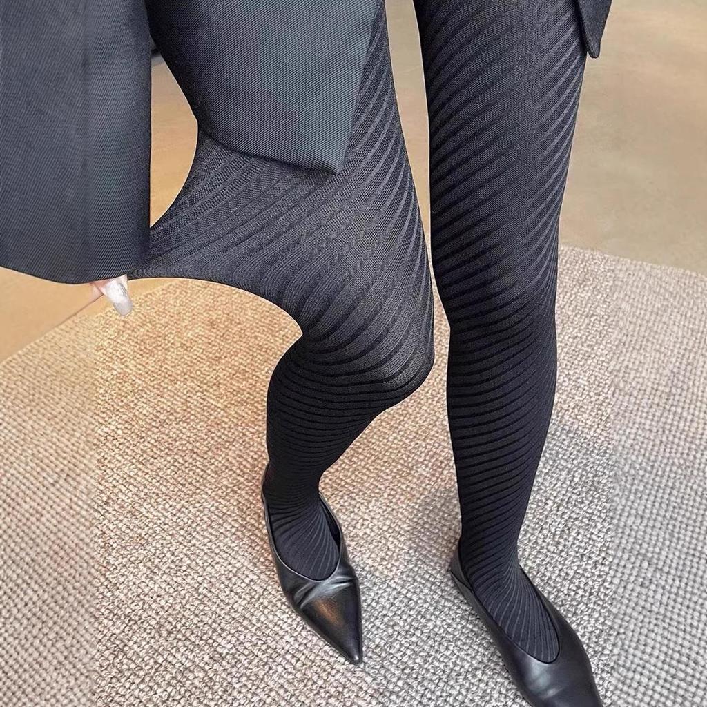Women's Diagonal Stripe Tights - Thin, Anti-Snag, Slimming, Cable Knit Jacquard for Spring and Autumn.