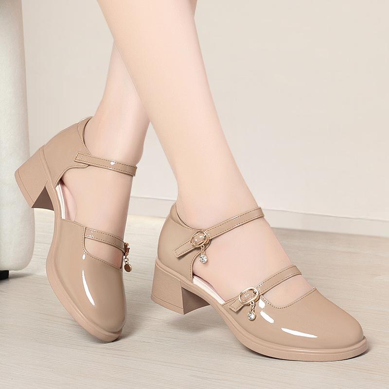 Women's Single Shoes with A Buckle and Medium Heels Summer Small Leather Shoes with Thick Heels Gentle Style Closed Toe Sandals