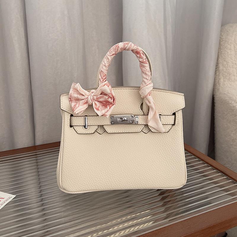 

Сумка-мессенджер с рисунком личи премиум-класса, вместительная, женская, платиновая, новинка 2025 года