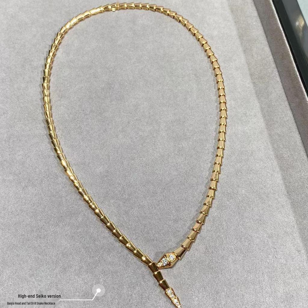 Baojia Diamant-Akzentuierte Schlangenring-Halskette, Luxuriöse Schlangenknochen-Schlüsselbein-Halskette.