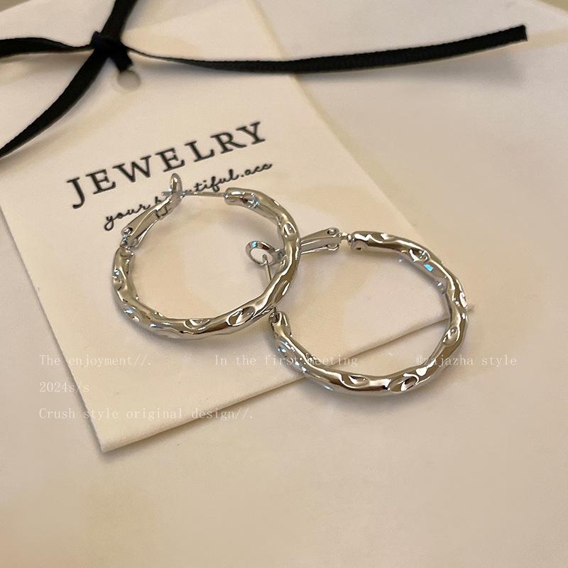 Cold wind Irregularly distorted earrings Women's unique earrings New popular high-end French circle earrings