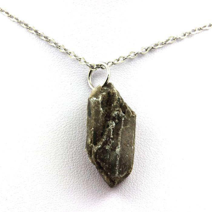 Pierres et Minéraux. Collier Gypse brut. 20.10 ct. Marcieu, Isère, France.