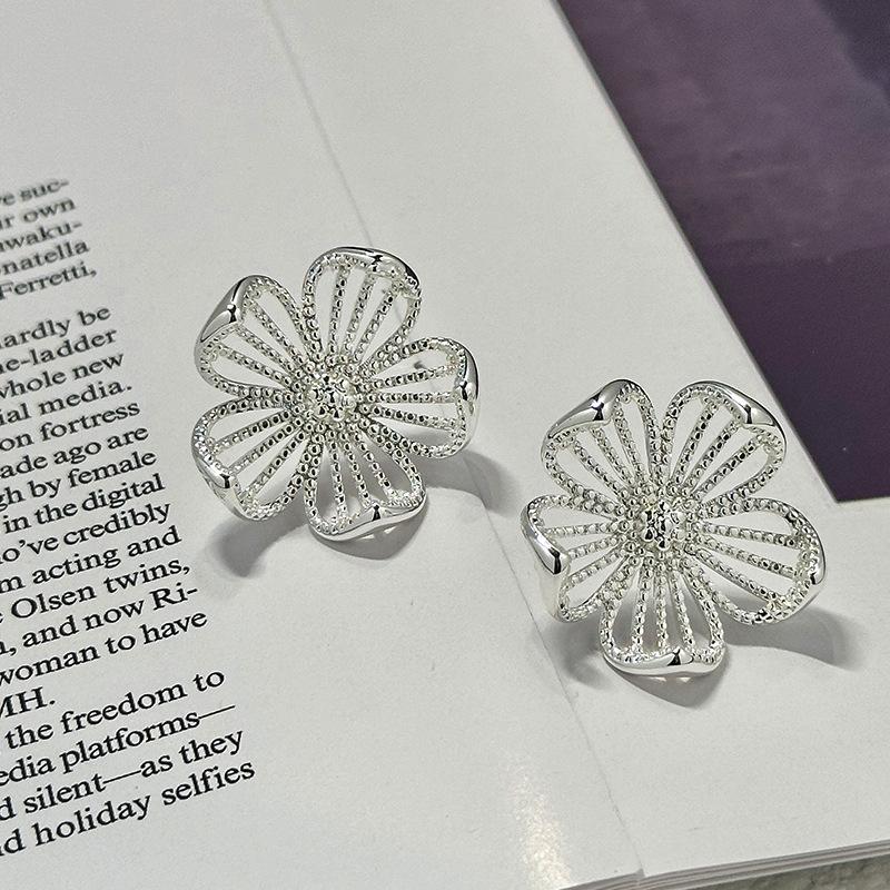 Female Hollow Flower High-end Earrings