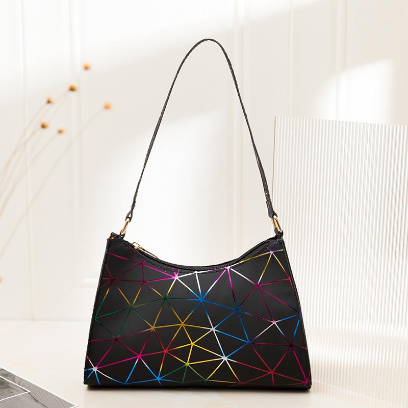 

Простая сумка с универсальными вариантами переноски