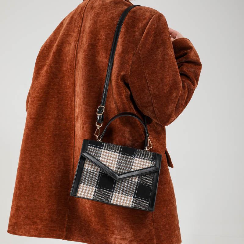 Stylish Vintage Handheld Small Square Bag With Unique Design For Trendy Women