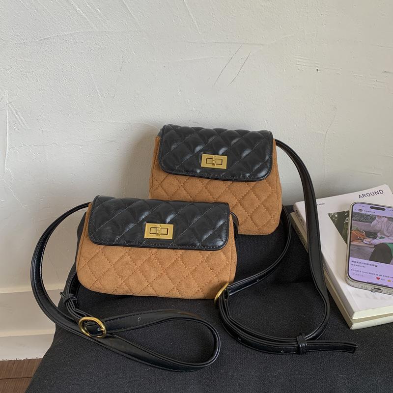 

2025 early autumn new small fragrant wind rhombus contrasting color women s messenger bag light luxury niche high-end single shoulder small square bag small (18 * 3 * 10)