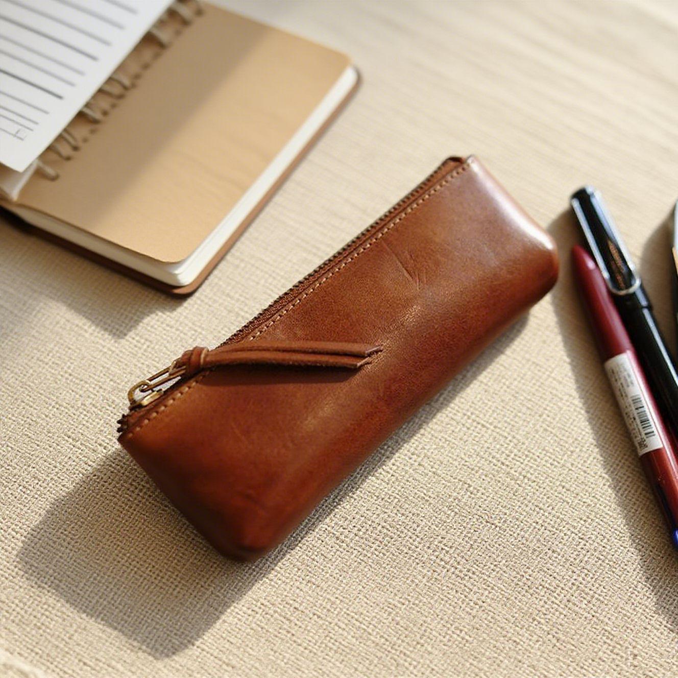 

Ретро Кожаный Пенал Большой Вместимости - Однотонный, Мягкая Текстура, Отделение для Перьевых Ручек для Студентов коричневый