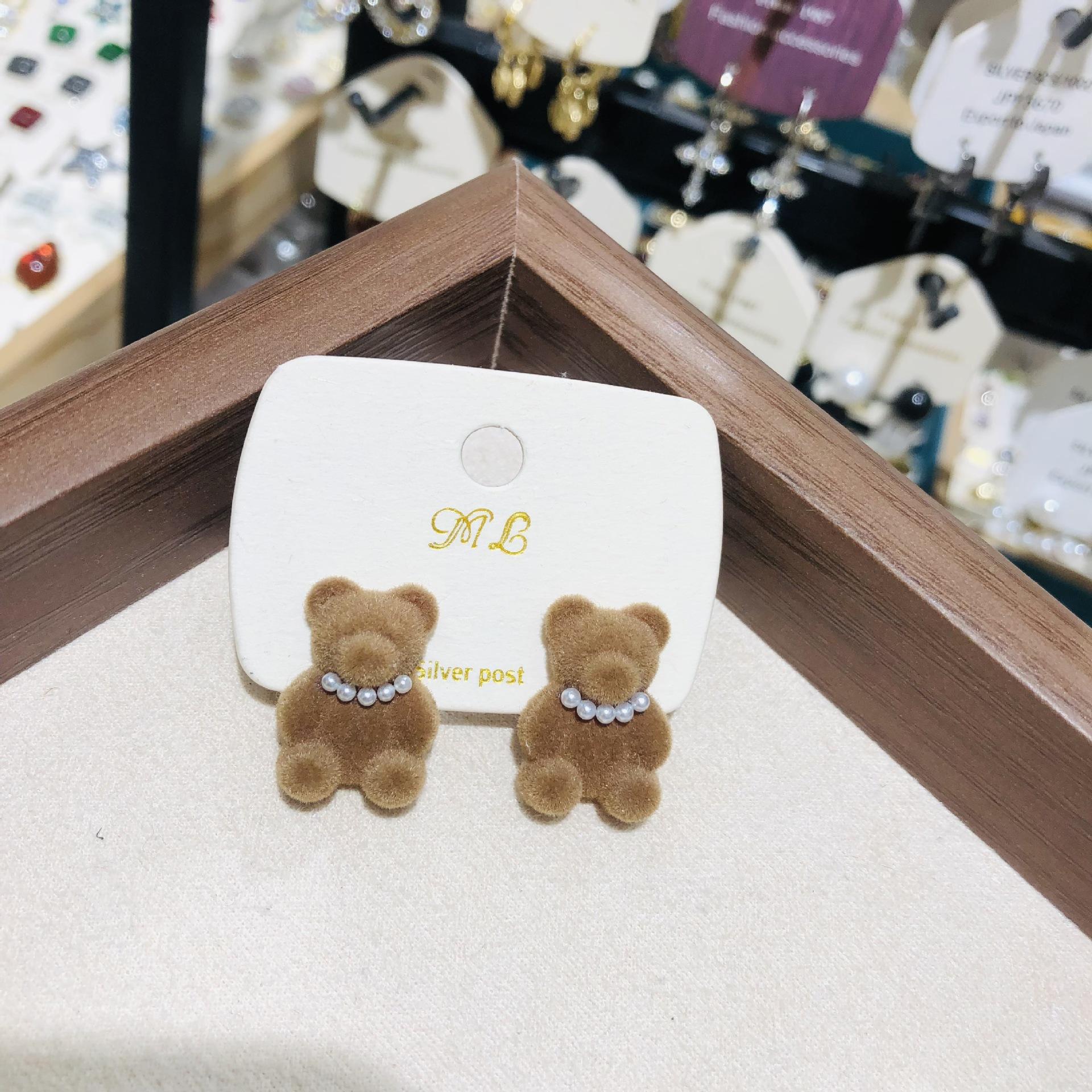 

Flocking Plush Pearl Bear Stud Earrings Kawaii Brown Khaki Animal Earrings for Women Girls Korean Earring Jewelry Brincos Gifts темно-коричневого кольору