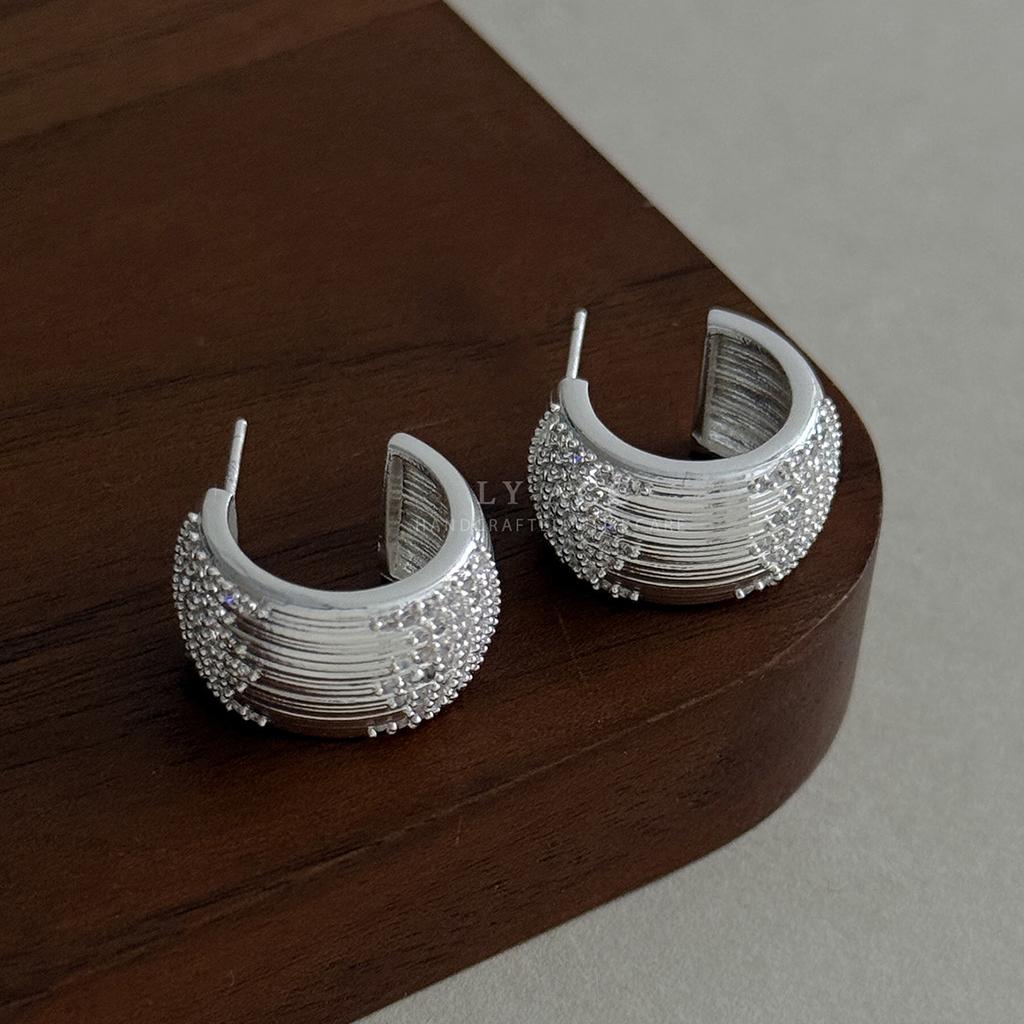 European and American Style Horizontal Pattern Inlaid Zircon C-shaped Half-circle Earrings, Light Luxury and Noble Commuter Banquets, Daily Versatile