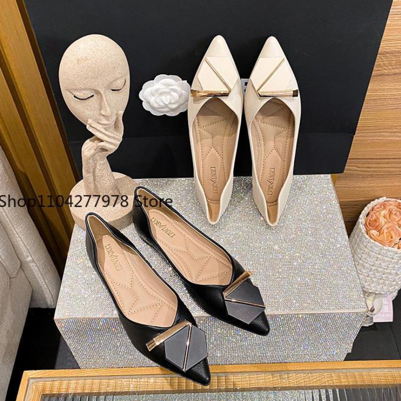 Fashion Flats Shoes Women Pointed Toe Soft Leather Black Beige Lady Fashion Flats Round Buckle Flat Sole Large Size 42 43 Loafers