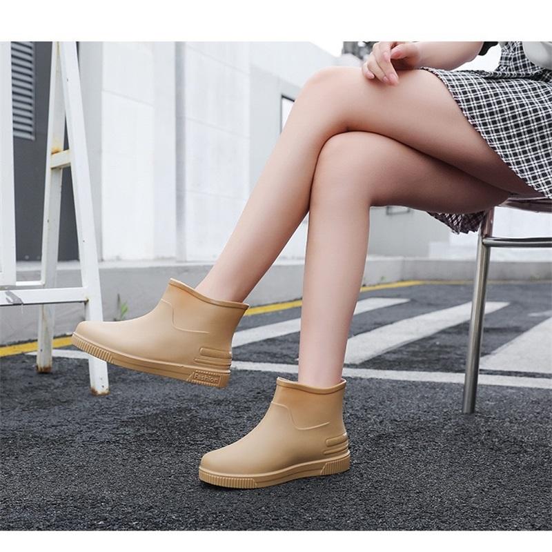 Ladies' Outdoor Fashionable Solid Color Short Tube Anti Slip Rain Shoes