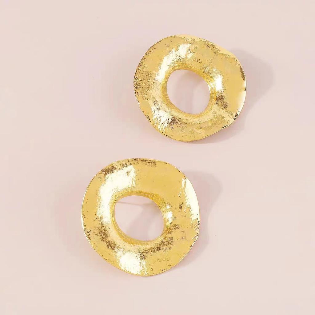 Metal Earrings for Women's High-end Sense, Large Circle, Exaggerated Style, Personalized Simple Design Sense, Fashionable Earrings.
