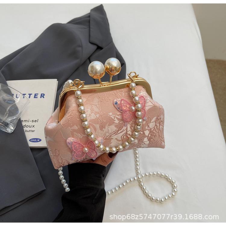 

2025 summer new chain small bag sweet butterfly hand carry cheongsam bag clip mouth women s new Chinese style shell bag розовый