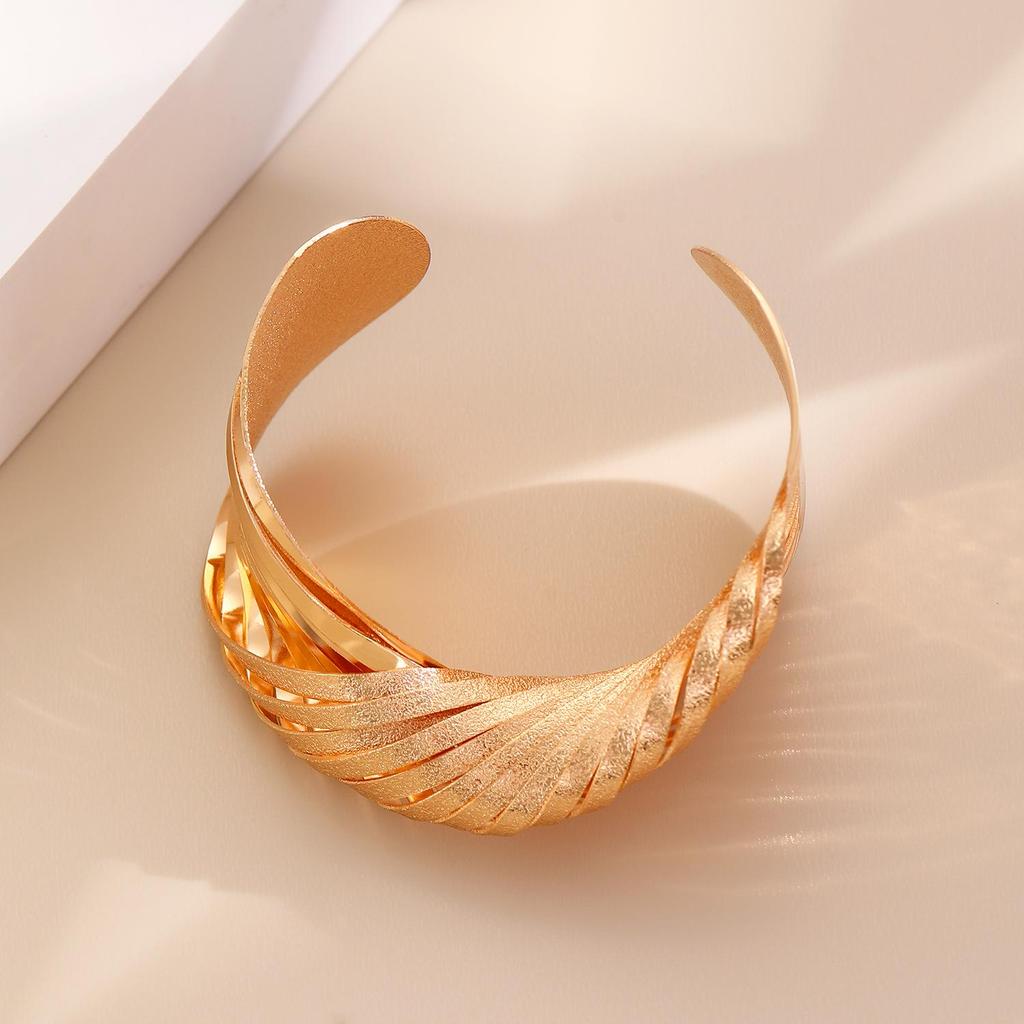 Exaggerated Gold Twisted Bangle: Women's Fashion Punk Party Jewelry