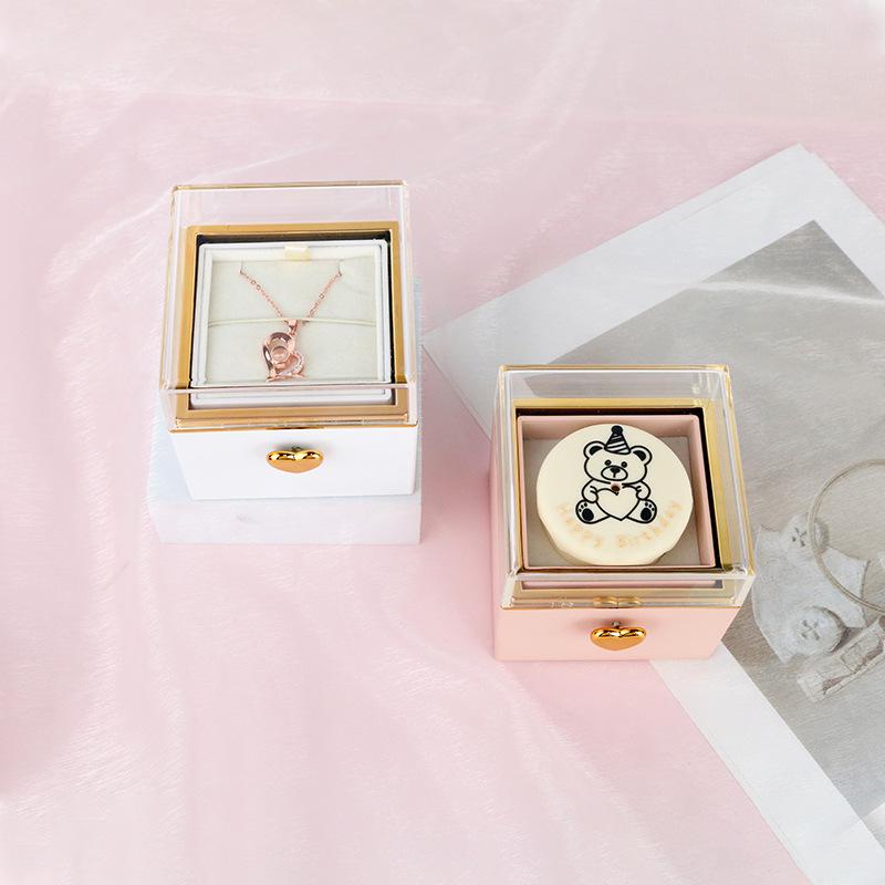 Caixa de Presente Urso de Pelúcia de Dia dos Namorados: Suporte Giratório para Decoração de Bolo e Porta-Joias com Colar, Anel e Vela.