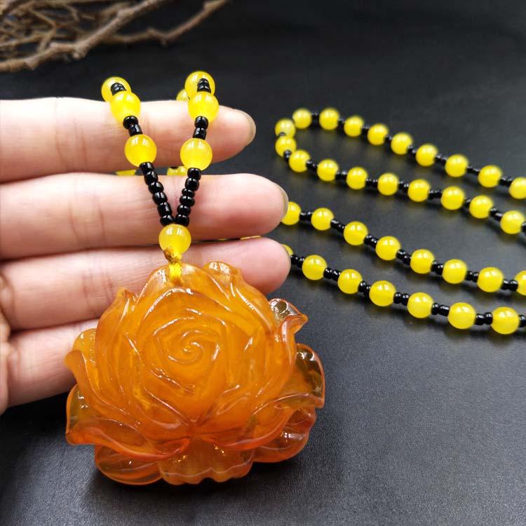 Náhrdelník s jantárovým príveskom v etnickom štýle, retiazka na sveter