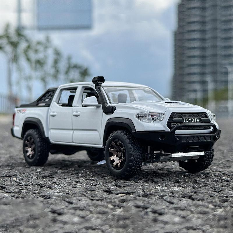 

1:32 Toyota Tacoma Picku Wagon Alloy Car Model Sound and Light Pull Back Children s Toy Collectibles Birthday gift білий