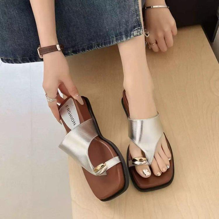 Internet Celebrity High Sense Slope Heel Thick Bottom Flip-flops Women Summer Wear 2025 New French Beautiful Set of Cool Toe Slippers
