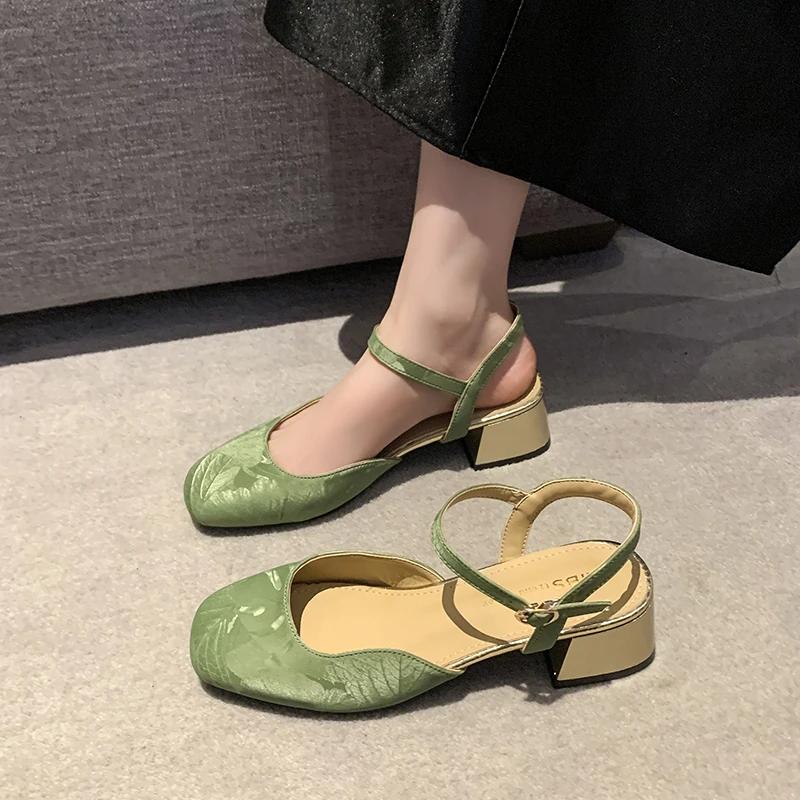 Moda 2024 Nou Sandale Baotou Lace din dantela Toc mediu Linie groasă cu pantofi de damă Cap pătrat simplu după pantofi singuri goli Femei