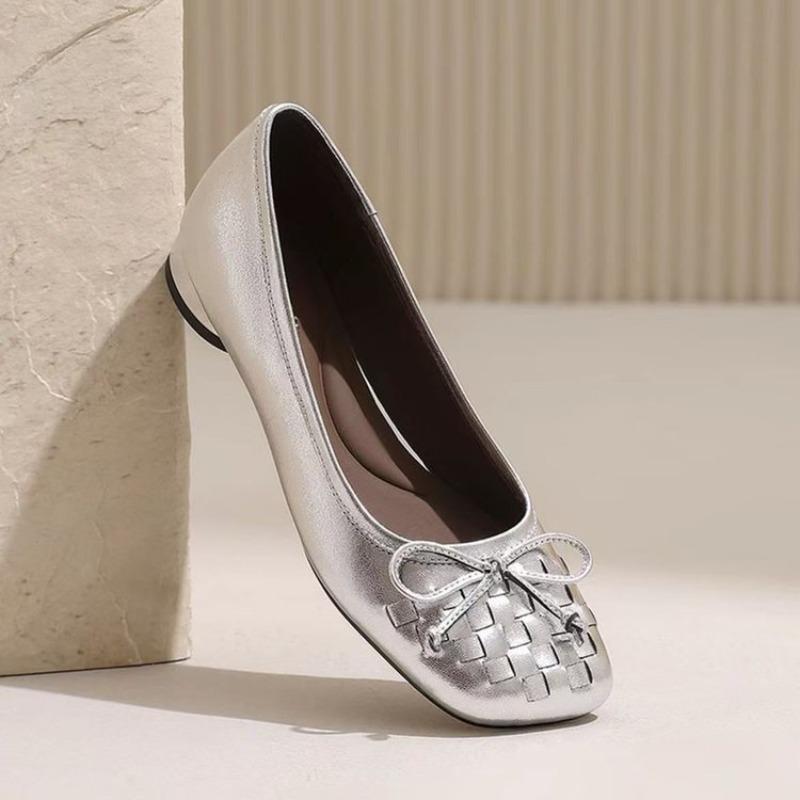 Retro woven low-heeled small leather shoes women's autumn new square head shallow mouth temperament fashion shoes