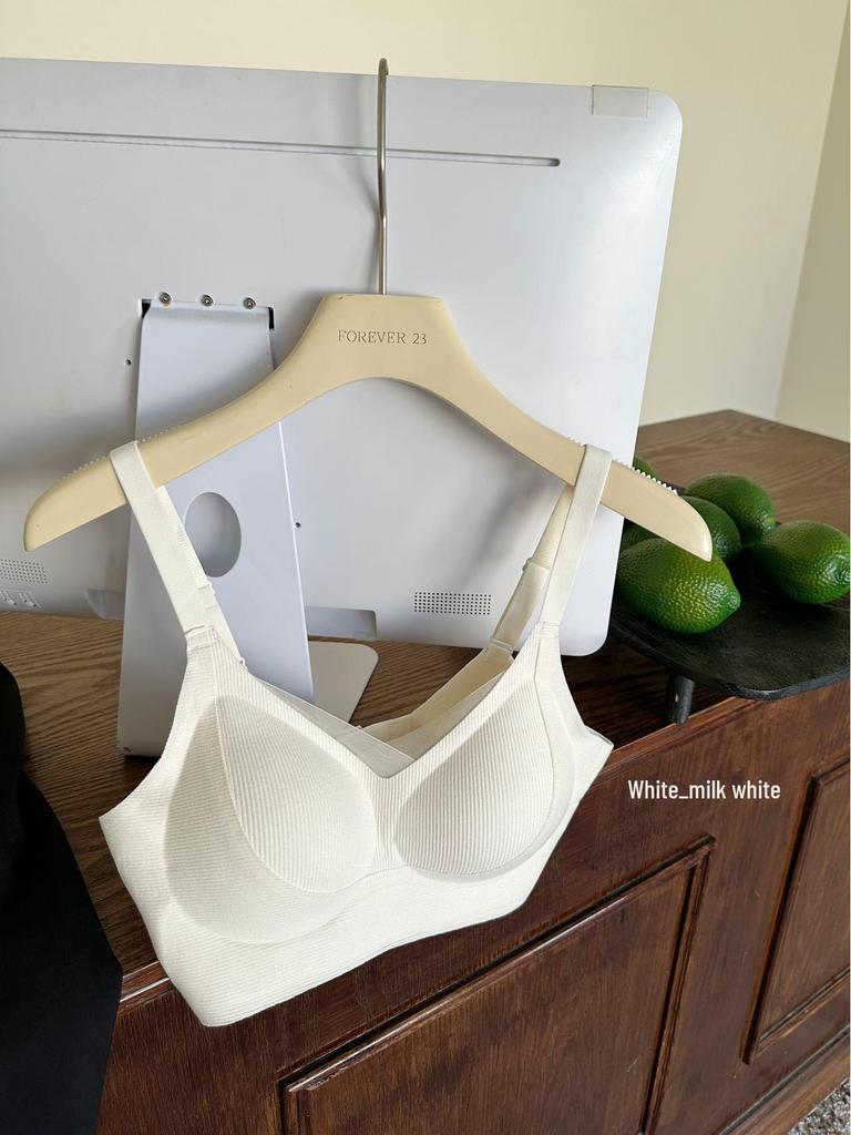 "Women's Seamless Breathable Lift Bra – Soft Support for Small Bust, Nude Color, Autumn/Winter Collection"