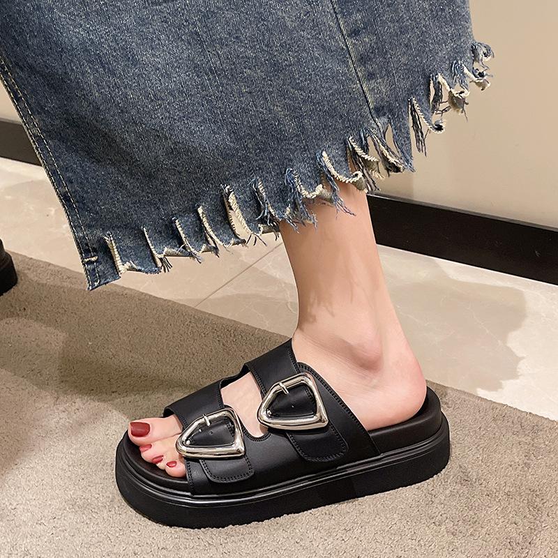Internet celebrity French thick-soled cool slippers women's summer niche 2025 Korean version of the new versatile beach shoes